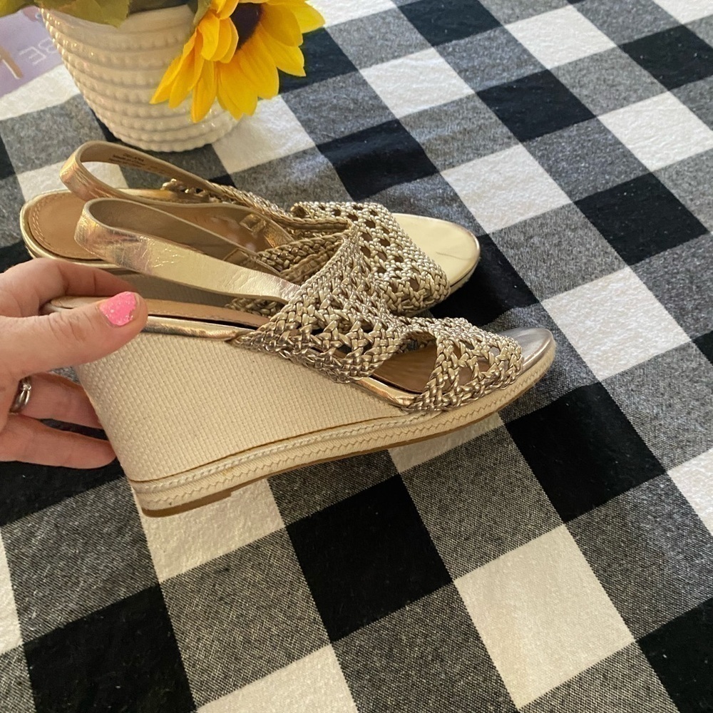 Delara size 9 Kelly and Katie wedge gold and cream shoes